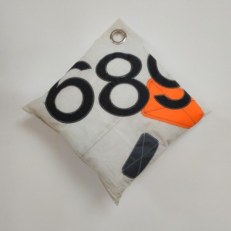Coussin GM blanc et orange 689 noir 01