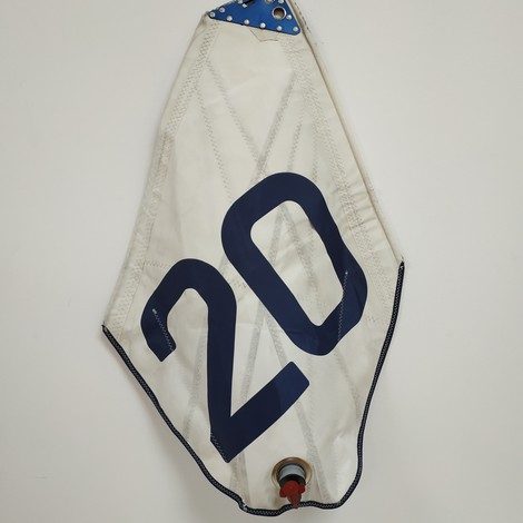 poche survie ovale blanche 20 bleu marine 01